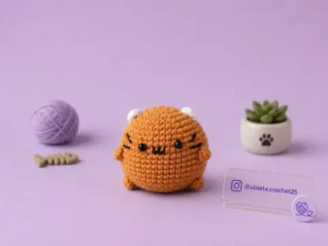 Gatito gordito Ginger tejido a mano por Violeta Crochet