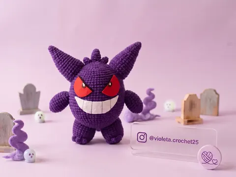 Gengar tejido a mano por Violeta Crochet