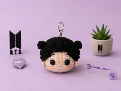 Mini Head Jungkook tejido a mano por Violeta Crochet