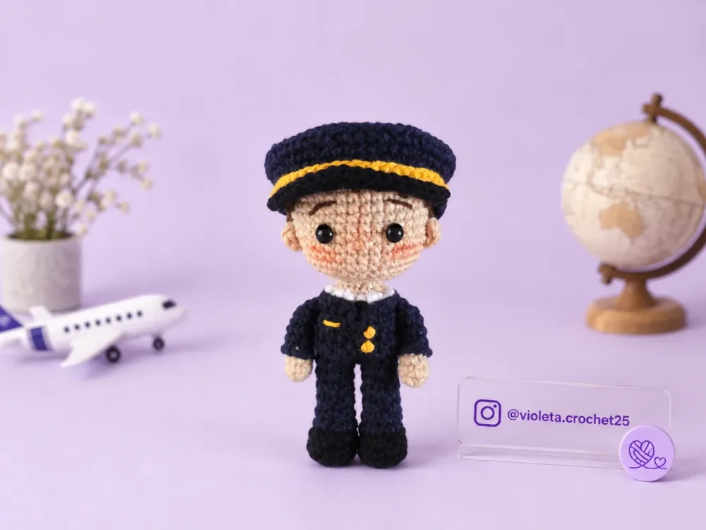 Piloto de Avión tejido a mano por Violeta Crochet