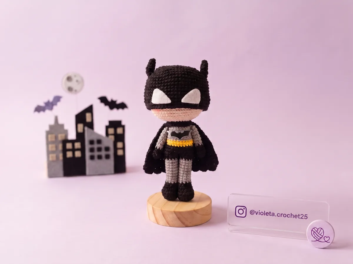Batman Personalizado tejido a mano por Violeta Crochet