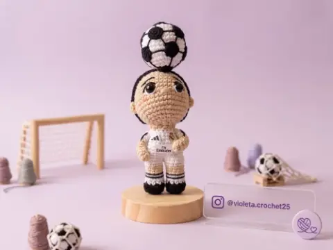 Crack del Real Madrid tejido a mano por Violeta Crochet
